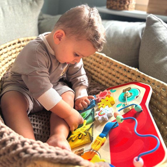TOOKY TOY Medinis Montesori manipuliacinis lenta su spynėmis, ratais ir kilpomis