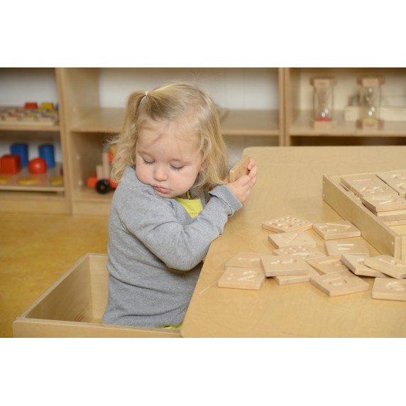 MASTERKIDZ Jutiklinė žaislų mokymo priemonė Išmokite atpažinti raides, skaičius ir formas lietimu Montessori metodu