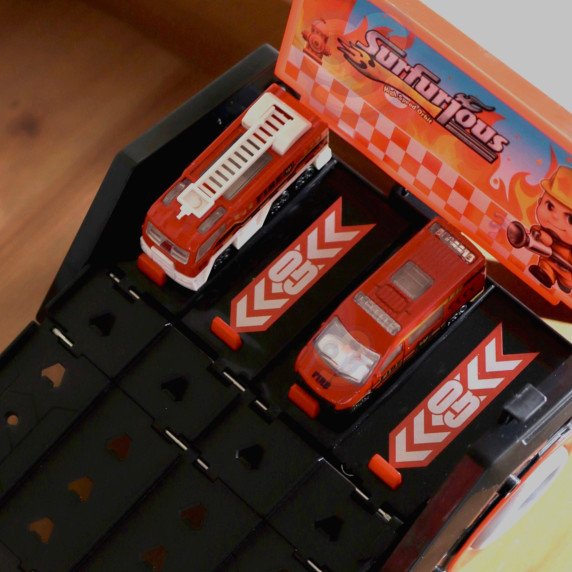 WOOPIE „Surfurious“ slėnio trasa 2in1 garsiakalbis + 2 automobiliai