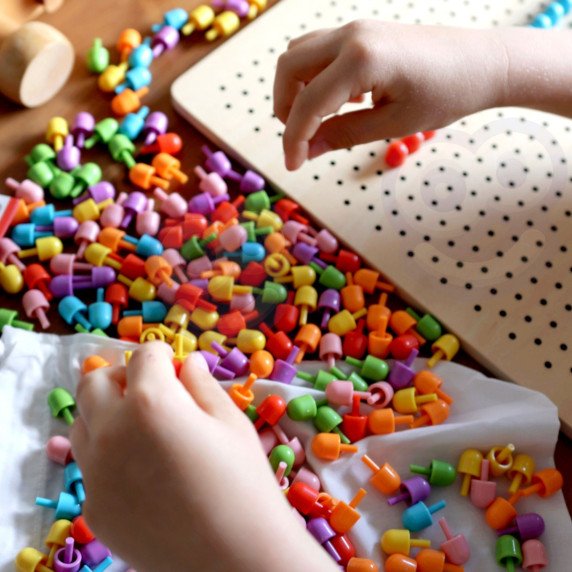 TOOKY TOY Montessori Mozaikos galvosūkių lenta su smeigėmis „Climbing“ 88 vnt.