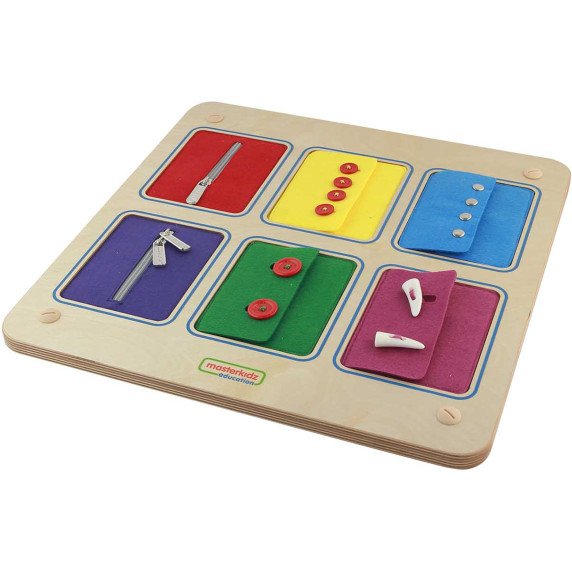 MASTERKIDZ Montessori sienos lentelė su durų atidarymo ir uždarymo mechanizmais, skyrelių slydintys valdikliai ir mygtukai.