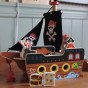 TOOKY TOY Piratų laivas su mediniais figūrėlėmis rinkinys