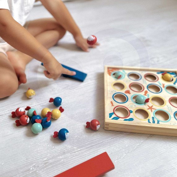 TOOKY TOY Žaidimas vaikams Medinis stalas Skrendančios žuvys 19 vnt.