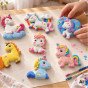 WOOPIE DIY Dėliojimo dailės rinkinys: Pagaminkite gipso liejančius figūrėles ir jas nudažykite - Vienaragio rinkinys