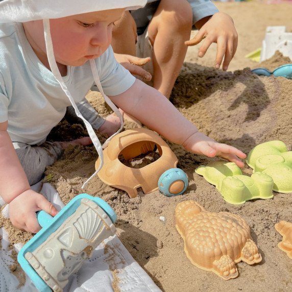 WOOPIE GREEN Smėlio žaidimų rinkinys su kibiru ir mašina, 10 vnt. BIODEGRADUOTINIS ORGANINIS MEDŽIAGAS