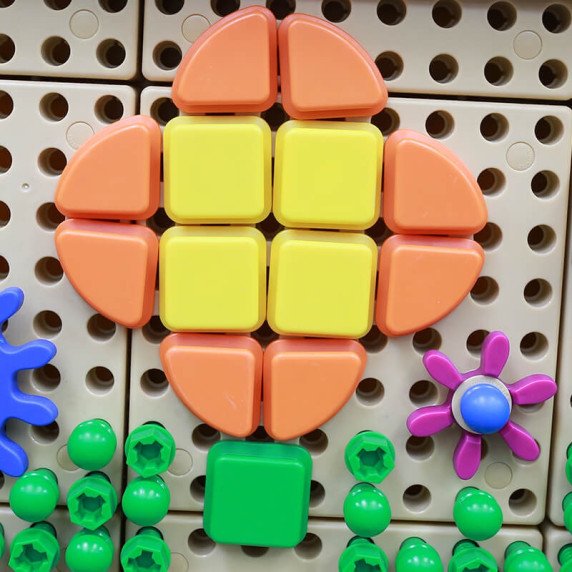 MASTERKIDZ Geometrinių formų smeigtukų komplektas (64 vnt.)