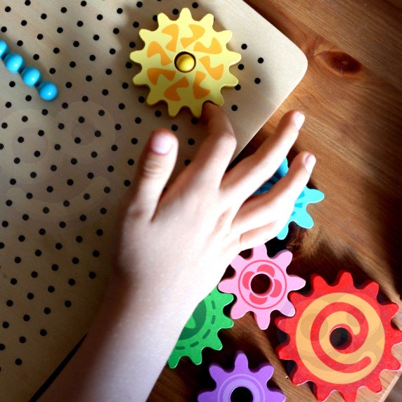 TOOKY TOY Montessori Mozaikos galvosūkių lenta su smeigėmis „Climbing“ 88 vnt.