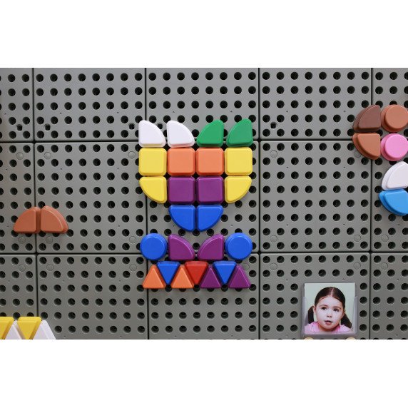 MASTERKIDZ Geometrinių formų smeigtukų komplektas (64 vnt.)