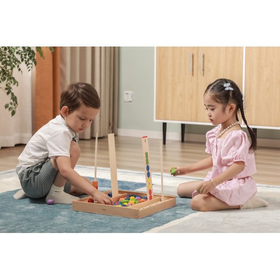 KAROLIUKAI Montessori rūšiavimo ir varstymo žaidimas (104 vnt.)