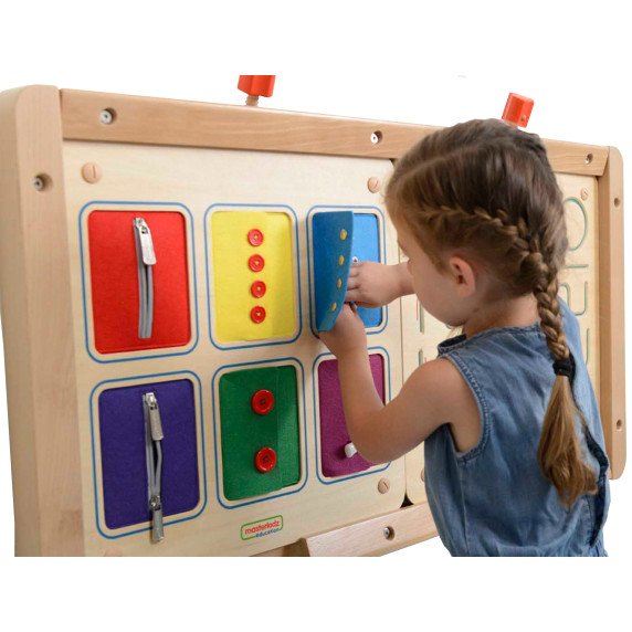 MASTERKIDZ Montessori sienos lentelė su durų atidarymo ir uždarymo mechanizmais, skyrelių slydintys valdikliai ir mygtukai.