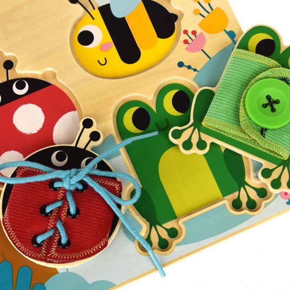 TOOKY TOY Medinis mokomasis lentelės rūšiaviklis mokymo pratimams su virvute, mygtuku ir sagtimi