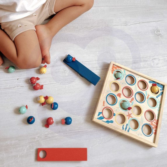 TOOKY TOY Žaidimas vaikams Medinis stalas Skrendančios žuvys 19 vnt.