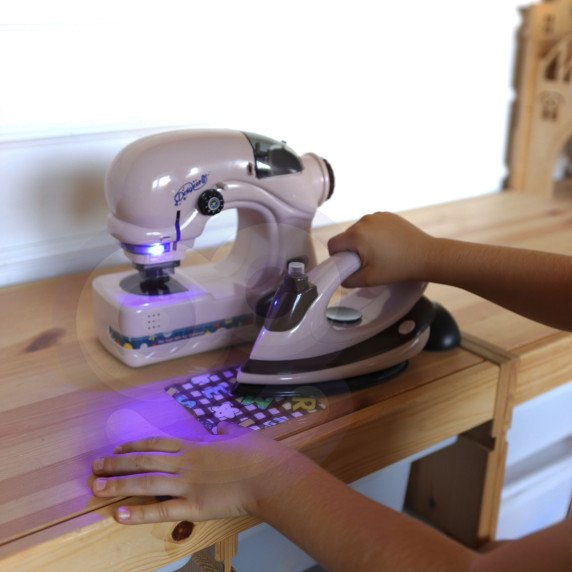 WOOPIE 2-in-1 rinkinys mažų buitinės technikos prietaisų: Siuvimo mašina su lygintuvu ir purkštuvu