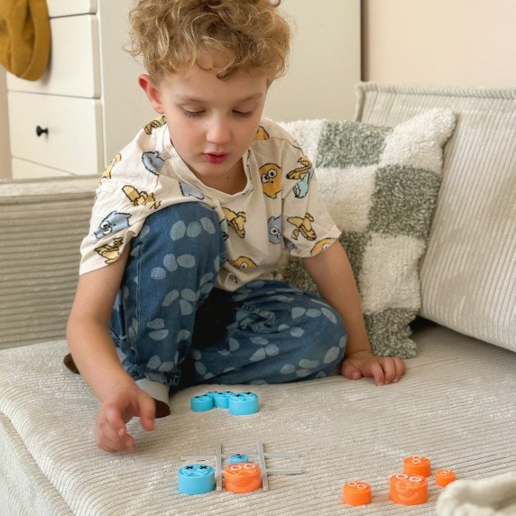 WOOPIE IQ Nešiojamas galvosūkis Tic Tac Toe Katės dėžėje