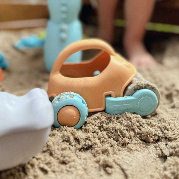 WO OPIE GREEN Smėlio žaidimų rinkinys su automobiliu, 10 gabalų, BIODAROMIJA ORGANINĖ MEDŽIAGA