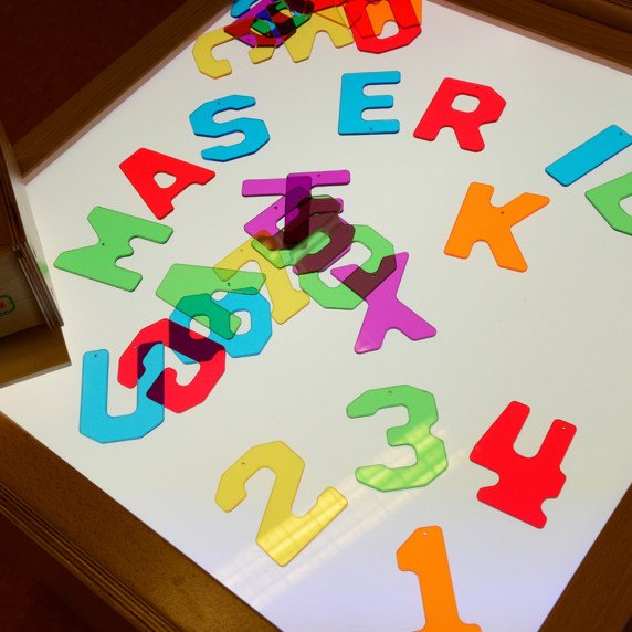 MASTERKIDZ Montessori permatomos raidės ir skaičiai (38 vnt.)