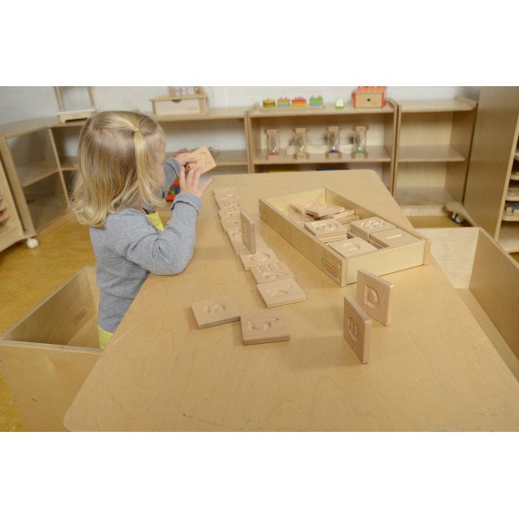 MASTERKIDZ Jutiklinė žaislų mokymo priemonė Išmokite atpažinti raides, skaičius ir formas lietimu Montessori metodu