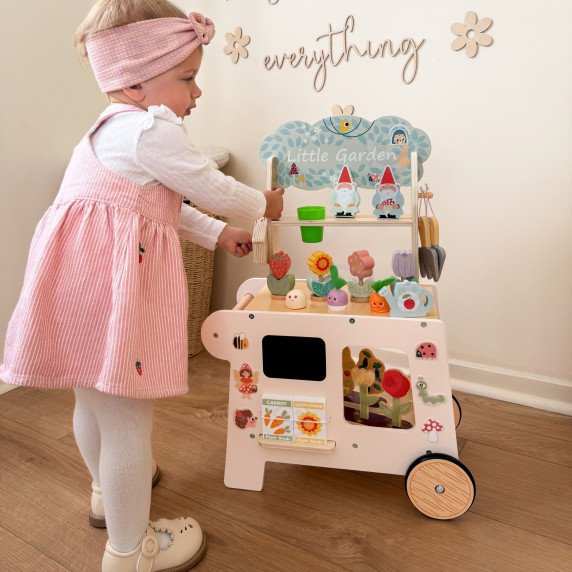 TOOKY TOY Sodo vežimėlis Medinė Parduotuvė 57 vnt.