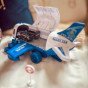 Sulankstomas policijos lėktuvas su 3 policijos automobiliais XL rinkinys Kelių ženklų.
