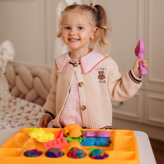 WOOPIE Kinetic Sand 1.2 kg XL ZOO stalas su formomis rinkinys