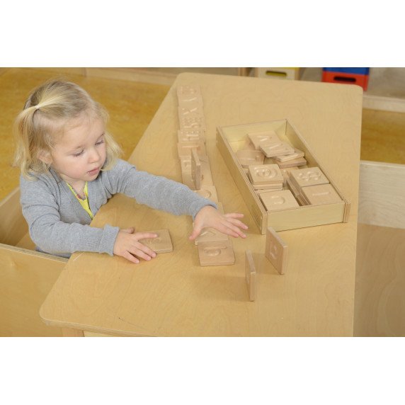 MASTERKIDZ Jutiklinė žaislų mokymo priemonė Išmokite atpažinti raides, skaičius ir formas lietimu Montessori metodu