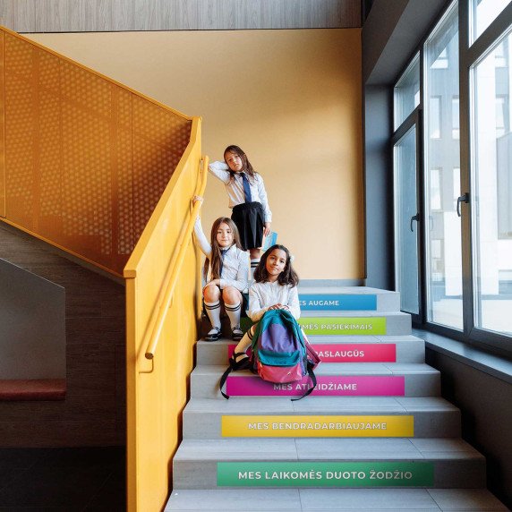 BENDRYSTĖS LAIPTAI Motyvuojantys laiptų lipdukai