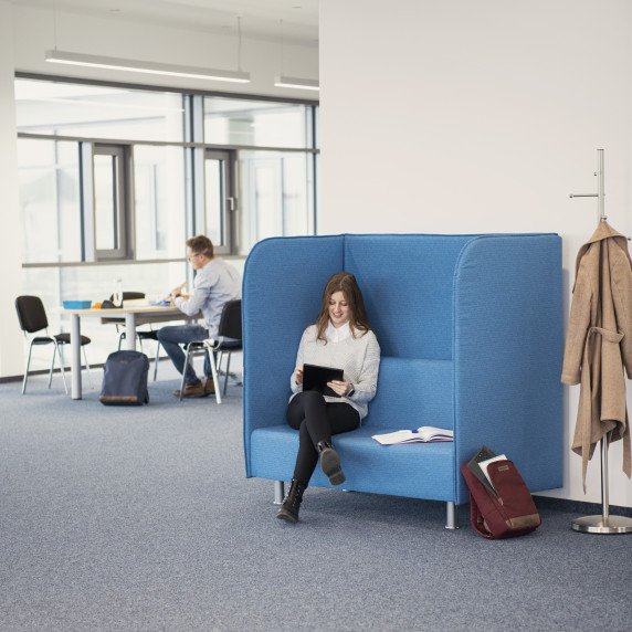 Garsą slopinanti sofa