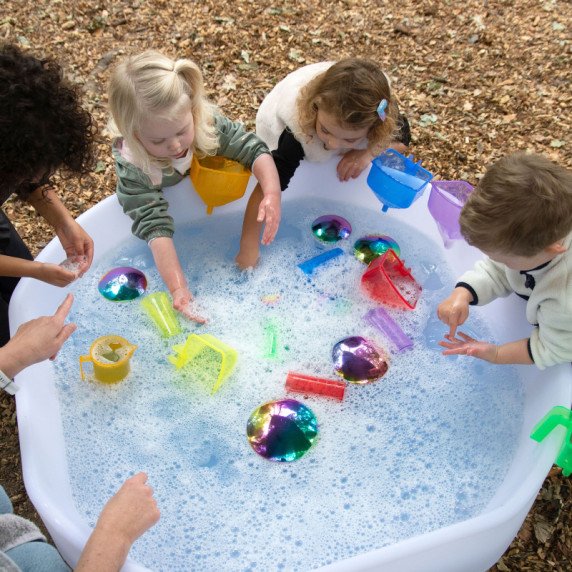 Sensorinis atradimų stalas smėlio, vandens ir šviesos patirtims
