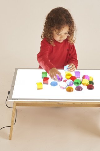 Žemas medinis stalas su A2 balta LED šviesos plokštė