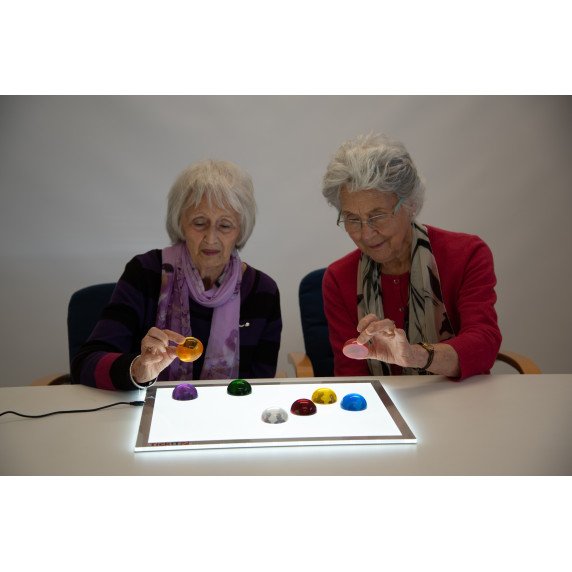 Sensoriniai spalvoti pusrutuliai (8 vnt.) – didinimui, spalvų maišymui ir tyrinėjimui ant šviesos stalo