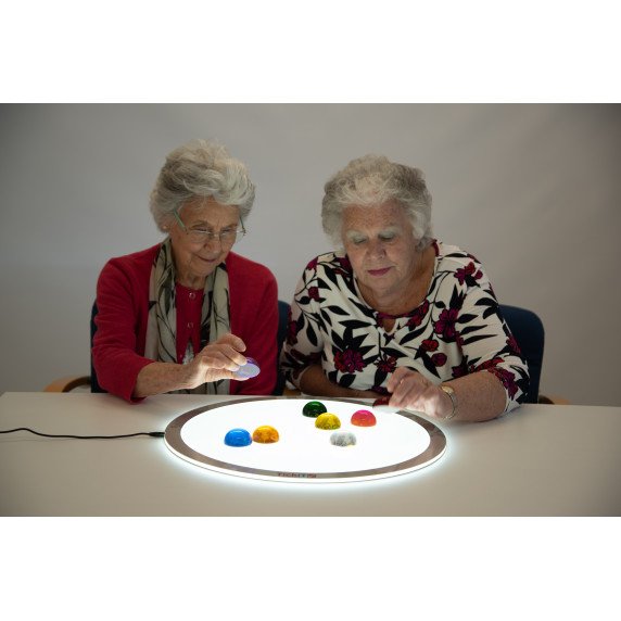 Sensoriniai spalvoti pusrutuliai (8 vnt.) – didinimui, spalvų maišymui ir tyrinėjimui ant šviesos stalo