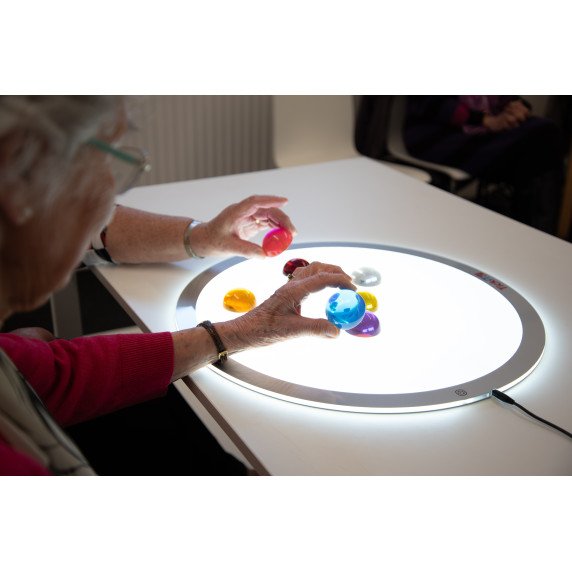 Sensoriniai spalvoti pusrutuliai (8 vnt.) – didinimui, spalvų maišymui ir tyrinėjimui ant šviesos stalo