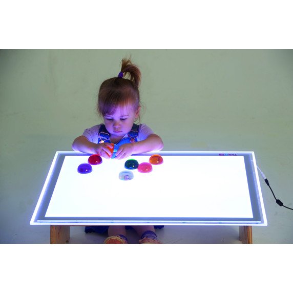 Sensoriniai spalvoti pusrutuliai (8 vnt.) – didinimui, spalvų maišymui ir tyrinėjimui ant šviesos stalo