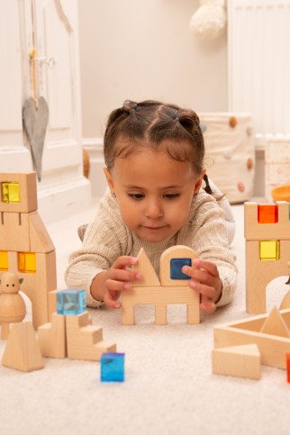 Medinės konstravimo kaladėlės su spalvotais kubeliais (39 vnt.) Medinės konstravimo kaladėlės su spalvotais kubeliais (39 vnt.)