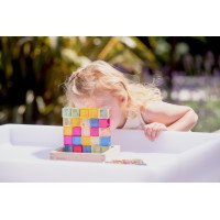 Spalvotų skaidrių kubelių rinkinys su veidrodiniu padėklu (25 vnt.) Spalvotų skaidrių kubelių rinkinys su veidrodiniu padėklu (25 vnt.)