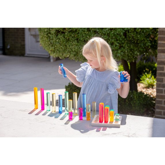 Spalvoti akriliniai cilindrai su mediniu padėklu (25 vnt.)