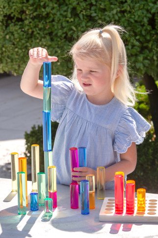 Spalvoti akriliniai cilindrai su mediniu padėklu (25 vnt.) Spalvoti akriliniai cilindrai su mediniu padėklu (25 vnt.)