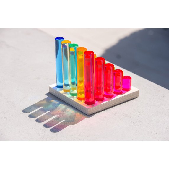 Spalvoti akriliniai cilindrai su mediniu padėklu (25 vnt.)