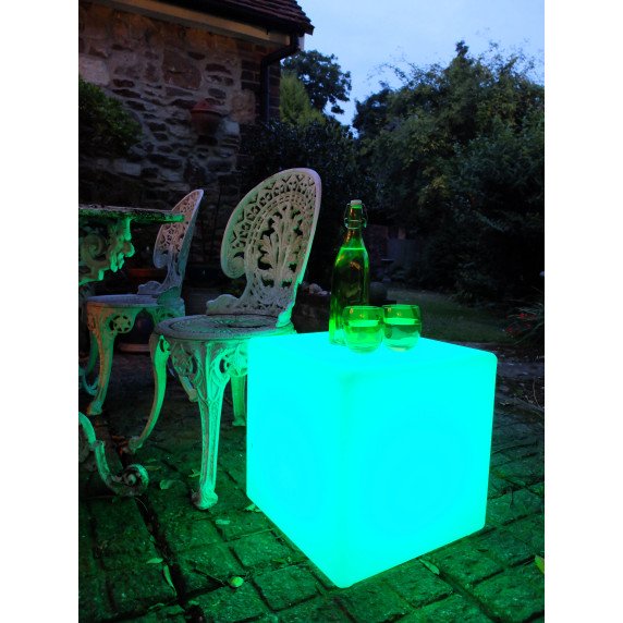 Šviečiantis sensorinis LED kubas