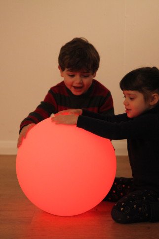 Didelis sensorinis šviečiantis kamuolys