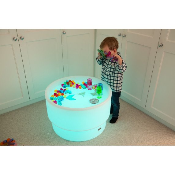 Šviečiantis sensorinis atradimų stalas