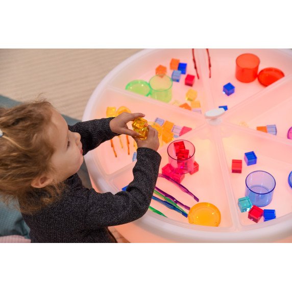 Žemas šviečiantis atradimų stalas