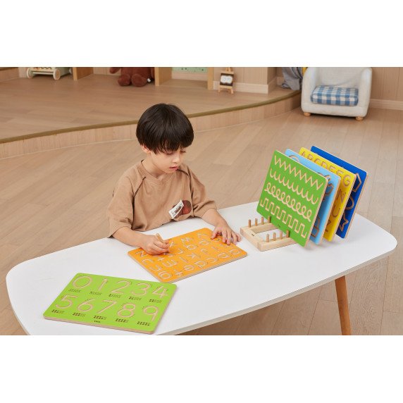 MAŽOSIOS RAIDĖS Edukacinė – sensorinė lenta